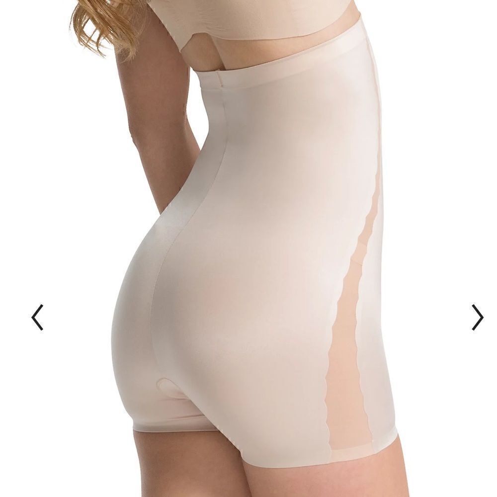 ASSETS by SPANX- Red Hot Label- Luxe & Lean Scalloped High-Waist Girl Short, 1X